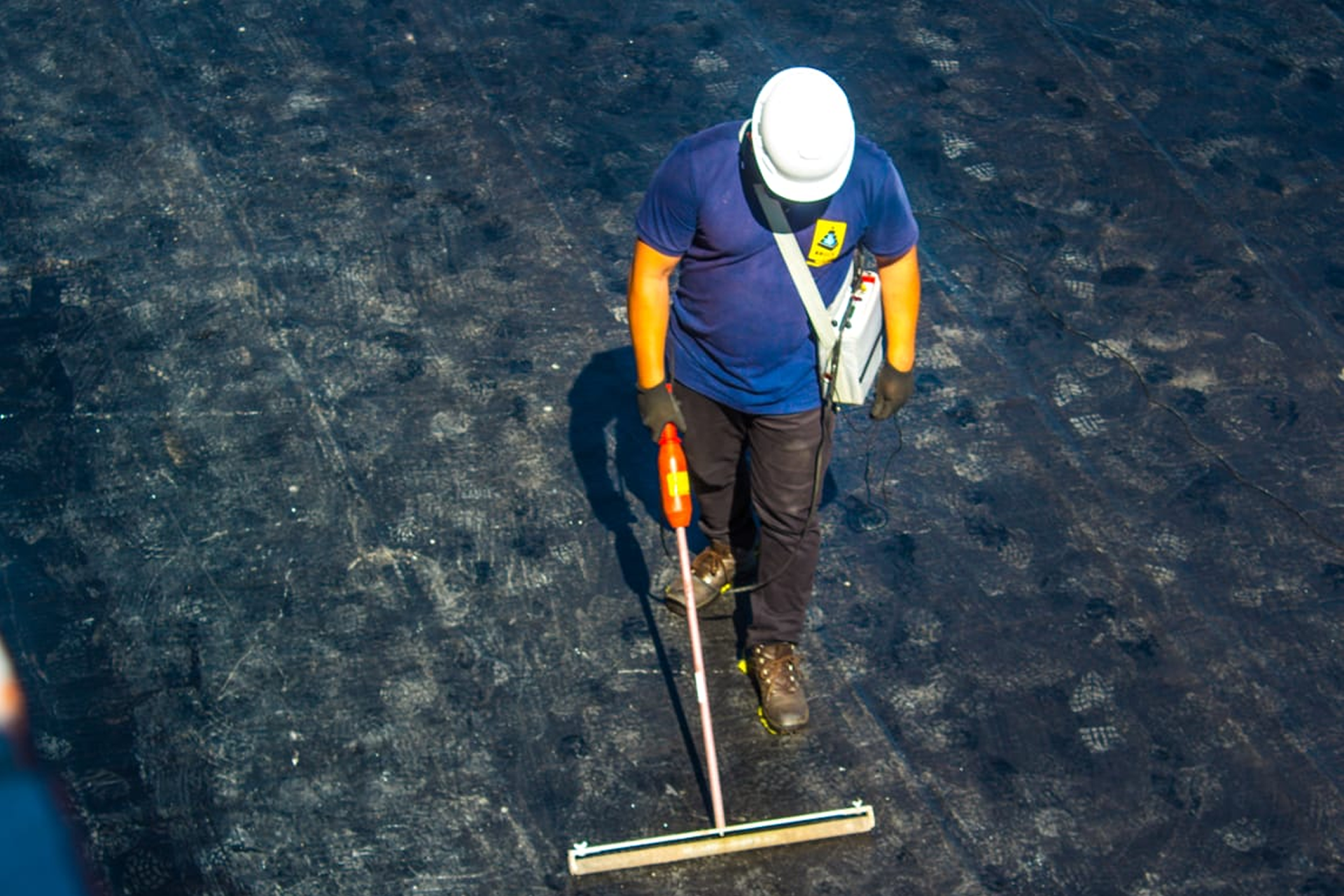 O aparelho utilizado no teste eletrostático é calibrado semestralmente para aferir sua exatidão. Além disso, graças a sua tecnologia avançada é possível fazer uma análise ainda mais precisa, de forma rápida e eficiente.