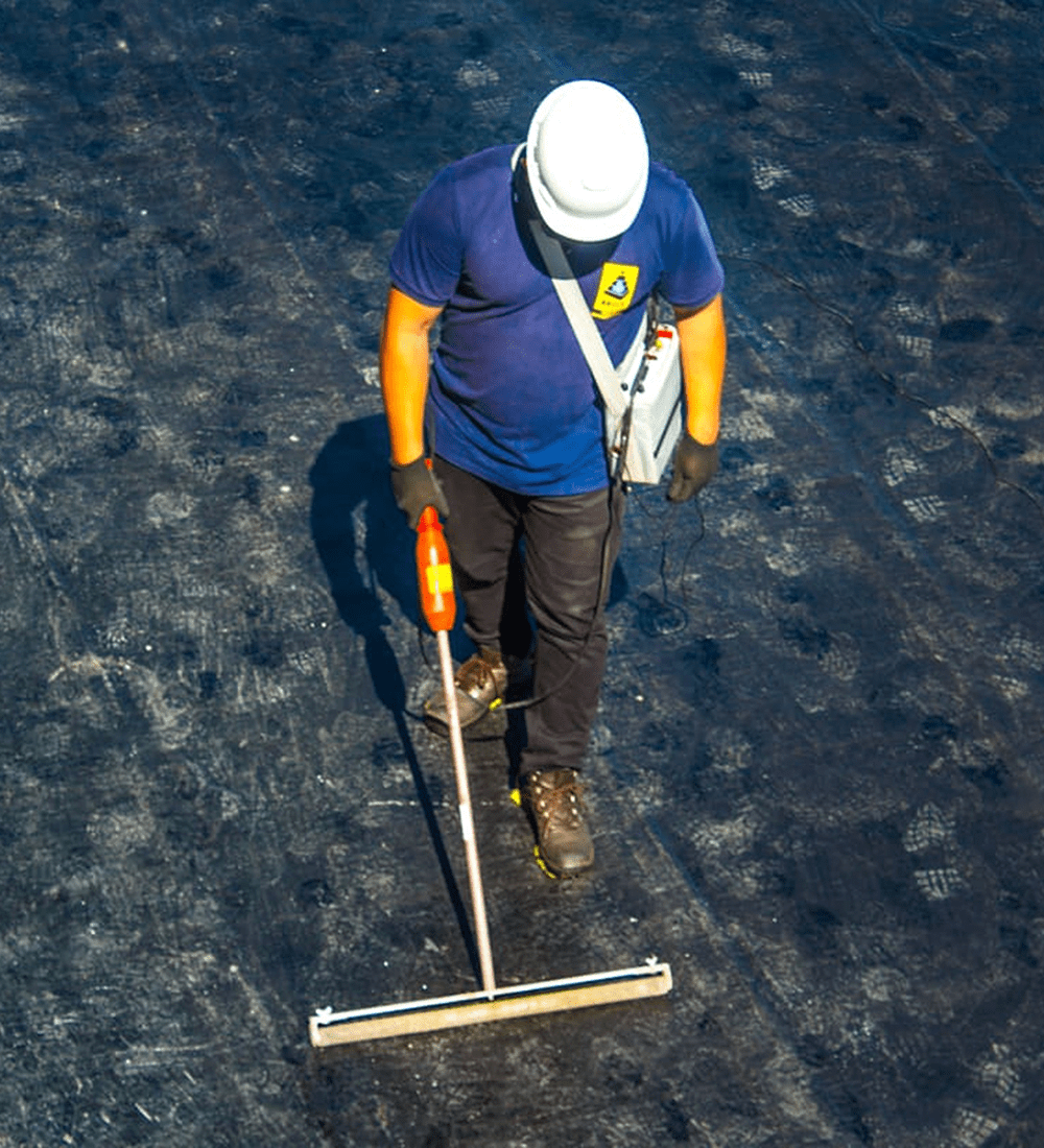 Economize tempo e dinheiro usando o teste de estanqueidade eletrostático em impermeabilização