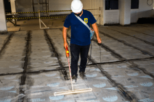 O teste Holiday Detector de estanqueidade eletrostático é a melhor maneira de detectar falhas, mas não é só isso. Esse teste altamente preciso é capaz de identificar