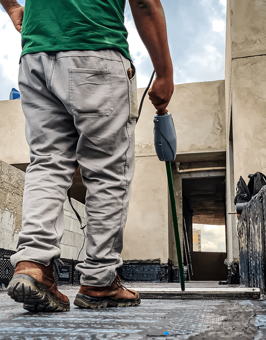 realizacao do teste eletrostatico em manta asfaltica